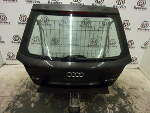 Begagnade Baklucka Audi A3 (8P1) 2.0 TDI 16V Pris € 100,00 Marginaltabell erbjuds av Autorecycling Reuvers B.V.