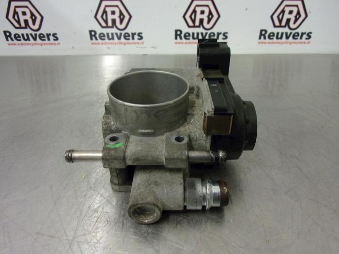 Throttle body from a Opel Astra H (L48) 1.6 16V Twinport 2004