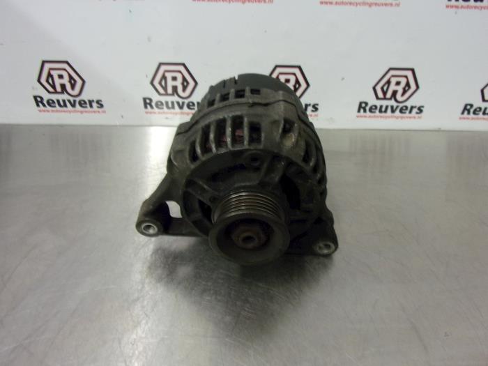 Gebrauchte Dynamo Audi A4 (B5) 1.6 Preis € 35,00 Margenregelung angeboten von Autorecycling Reuvers B.V.