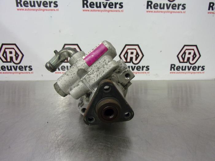 Usagé Pompe de direction Alfa Romeo GT (937) 2.0 JTS 16V Prix € 40,00 Règlement à la marge proposé par Autorecycling Reuvers B.V.