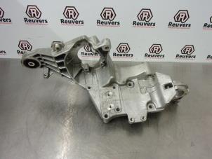 Begagnade Motorfäste Alfa Romeo GT (937) 2.0 JTS 16V Pris € 50,00 Marginaltabell erbjuds av Autorecycling Reuvers B.V.