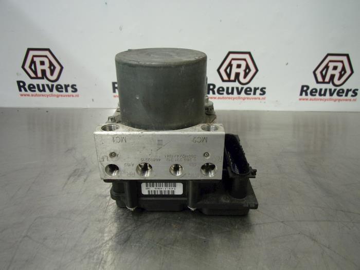 Usagé Bloc ABS Fiat Panda (169) 1.1 Fire Prix € 50,00 Règlement à la marge proposé par Autorecycling Reuvers B.V.