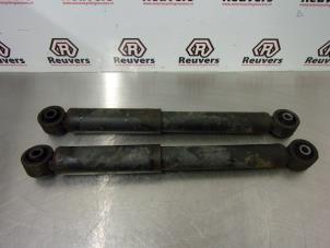 Used Shock absorber kit Volkswagen Caddy III (2KA,2KH,2CA,2CH) 1.9 TDI Price € 35,00 Margin scheme offered by Autorecycling Reuvers B.V.