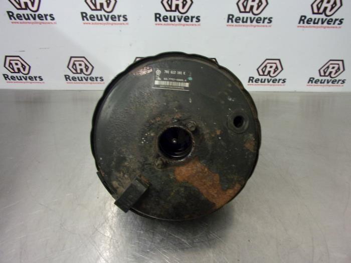 Usagé Servo frein Volkswagen Transporter/Caravelle T4 2.4 D Prix € 75,00 Règlement à la marge proposé par Autorecycling Reuvers B.V.
