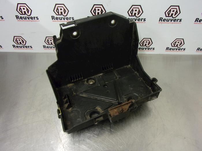 Battery box from a Renault Kangoo Express (FW) 1.5 dCi 105 FAP 2009
