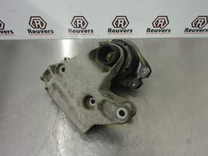 Used Engine mount Renault Vel Satis (BJ) Price € 30,00 Margin scheme offered by Autorecycling Reuvers B.V.