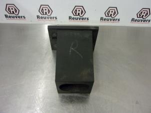 Used Front bumper bracket, right Citroen C4 Picasso (UD/UE/UF) 1.6 HDiF 16V 110 Price € 20,00 Margin scheme offered by Autorecycling Reuvers B.V.