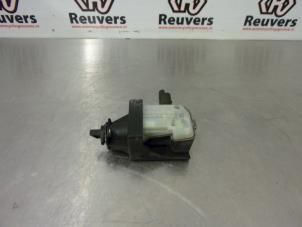 Used Tank flap lock motor Citroen C4 Picasso (UD/UE/UF) 1.6 HDiF 16V 110 Price € 20,00 Margin scheme offered by Autorecycling Reuvers B.V.