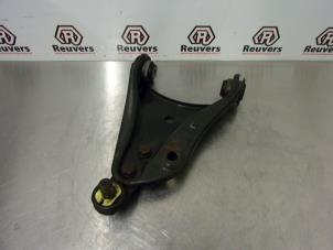 Usagé Bras de suspension avant gauche Renault Twingo II (CN) 1.2 Prix € 25,00 Règlement à la marge proposé par Autorecycling Reuvers B.V.