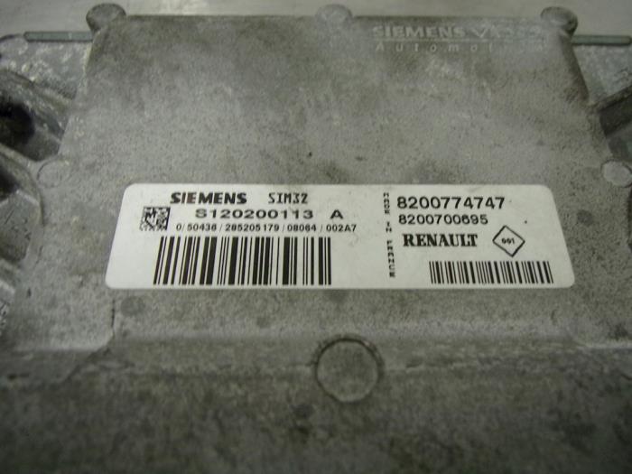 Engine management computer from a Renault Twingo II (CN) 1.2 2008