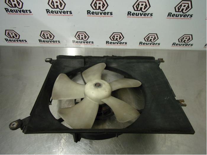 Motor de aleta de refrigeración de un Daihatsu Sirion 2 (M3) 1.0 12V DVVT 2007