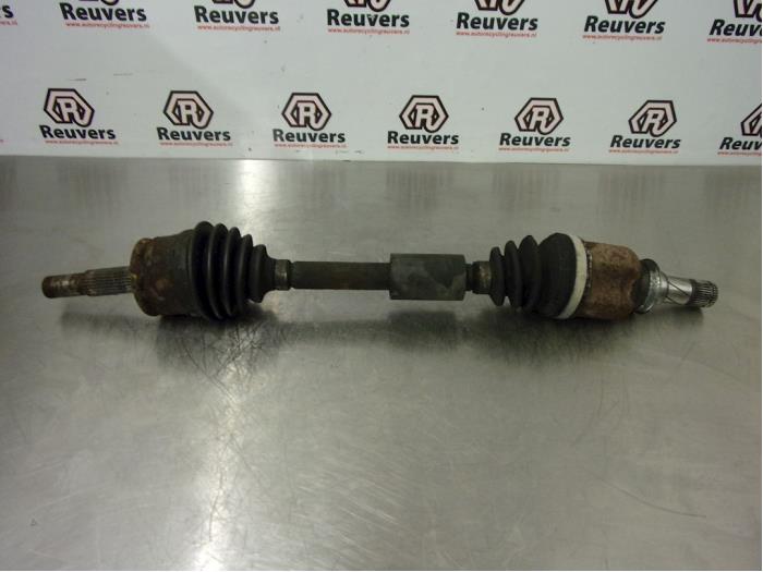 Gebrauchte Antriebswelle links vorne Mitsubishi Colt (Z2/Z3) 1.5 16V Preis € 35,00 Margenregelung angeboten von Autorecycling Reuvers B.V.