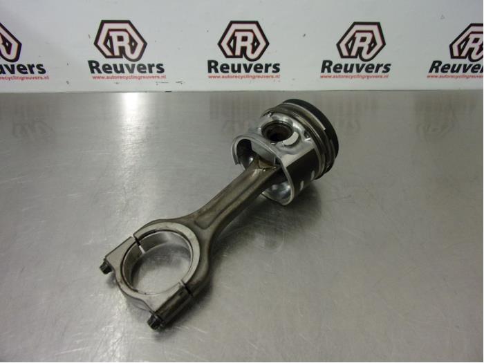 Usados Pistón Volvo V40 (MV) 1.6 D2 Precio € 25,00 Norma de margen ofrecido por Autorecycling Reuvers B.V.