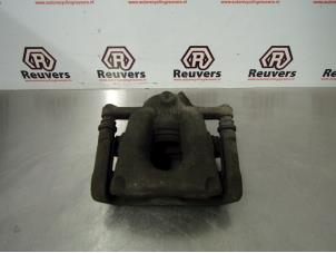 Used Front brake calliper, right BMW 1 serie (E87/87N) 118d 16V Price € 30,00 Margin scheme offered by Autorecycling Reuvers B.V.