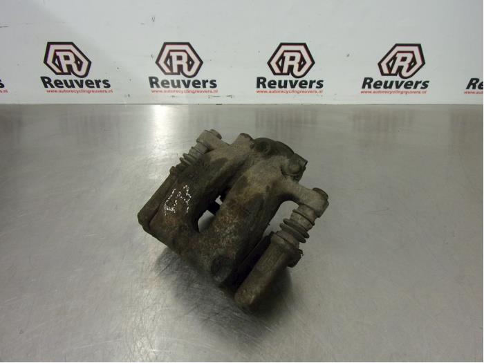 Gebrauchte Bremszange links hinten BMW 1 serie (E87/87N) 118d 16V Preis € 35,00 Margenregelung angeboten von Autorecycling Reuvers B.V.