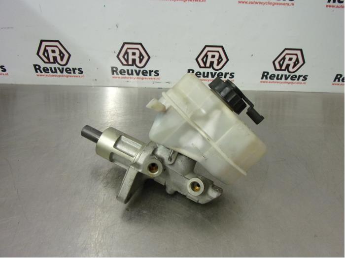 Master cylinder from a BMW 1 serie (E87/87N) 118d 16V 2005