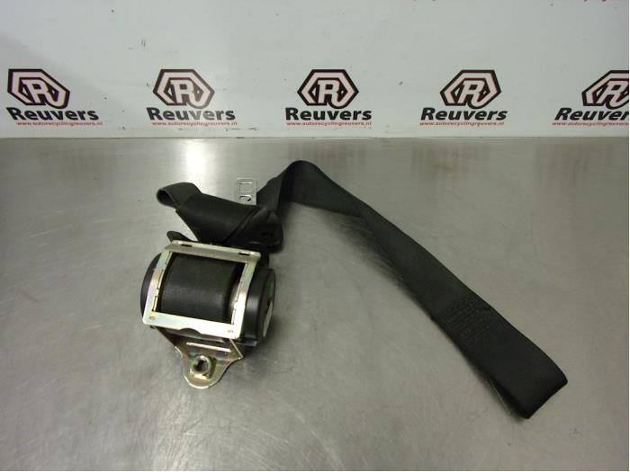 Front seatbelt, right from a MINI Mini One/Cooper (R50) 1.6 16V One 2003