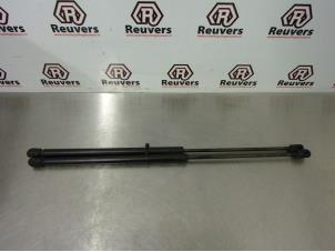 Used Set of bonnet gas struts BMW Mini One/Cooper (R50) 1.6 16V One Price € 15,00 Margin scheme offered by Autorecycling Reuvers B.V.