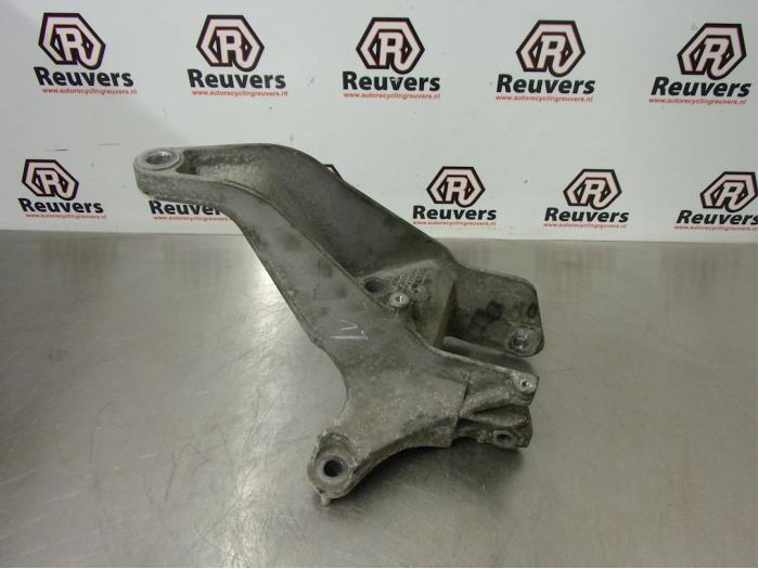 Gebrauchte Getriebe Halterung BMW Mini (R50/53) 1.6 16V One Preis € 20,00 Margenregelung angeboten von Autorecycling Reuvers B.V.
