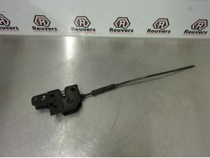 Used Bonnet lock mechanism Volkswagen Caddy III (2KA,2KH,2CA,2CH) 2.0 SDI Price € 15,00 Margin scheme offered by Autorecycling Reuvers B.V.