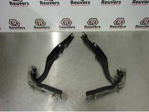 Used Bonnet Hinge Peugeot 207 SW (WE/WU) 1.6 HDi 16V Price € 20,00 Margin scheme offered by Autorecycling Reuvers B.V.