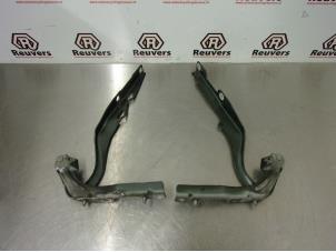 Used Bonnet Hinge Peugeot 207/207+ (WA/WC/WM) 1.4 16V Price € 20,00 Margin scheme offered by Autorecycling Reuvers B.V.