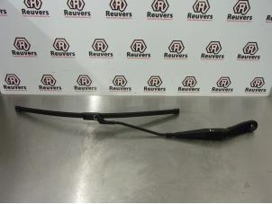 Used Front wiper arm Ford Mondeo IV Wagon 2.3 16V Price € 10,00 Margin scheme offered by Autorecycling Reuvers B.V.