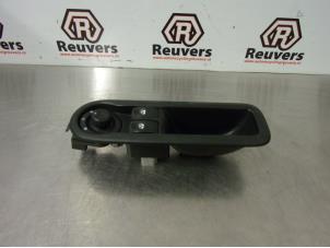 Used Multi-functional window switch Renault Clio III (BR/CR) 1.2 16V 75 Price € 20,00 Margin scheme offered by Autorecycling Reuvers B.V.