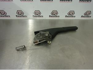 Used Parking brake lever Renault Clio III (BR/CR) 1.2 16V 75 Price € 20,00 Margin scheme offered by Autorecycling Reuvers B.V.