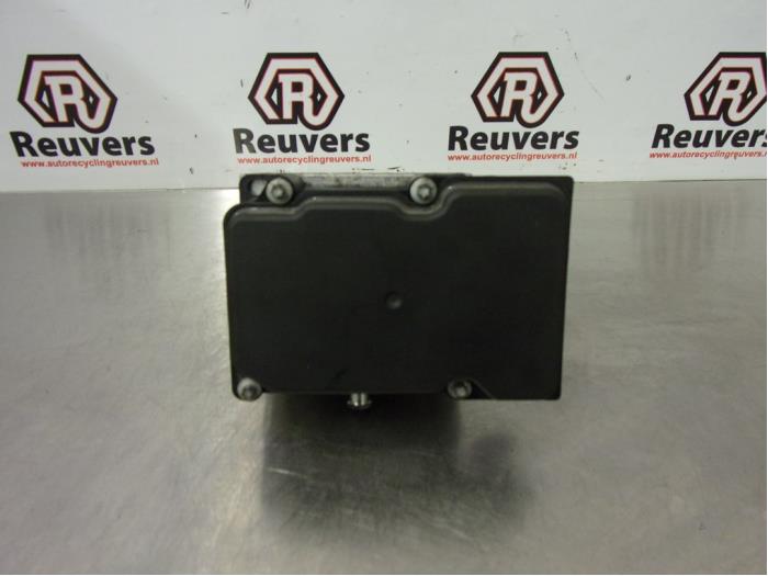Begagnade ABS-pump Renault Clio III (BR/CR) 1.2 16V 75 Pris € 50,00 Marginaltabell erbjuds av Autorecycling Reuvers B.V.
