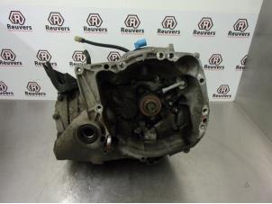 Used Gearbox Renault Clio III (BR/CR) 1.2 16V 75 Price € 125,00 Margin scheme offered by Autorecycling Reuvers B.V.