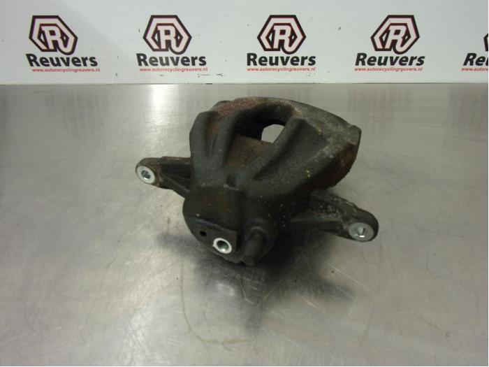 Front brake calliper, right from a Toyota Avensis (T25/B1B) 2.2 D-4D 16V 2007