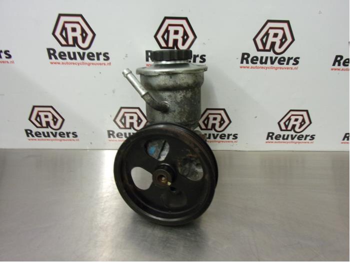 Usagé Pompe direction assistée Toyota Avensis (T25/B1B) 2.2 D-4D 16V Prix € 40,00 Règlement à la marge proposé par Autorecycling Reuvers B.V.