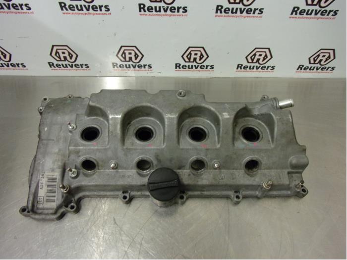 Gebrauchte Ventildeckel Toyota Avensis (T25/B1B) 2.2 D-4D 16V Preis auf Anfrage angeboten von Autorecycling Reuvers B.V.