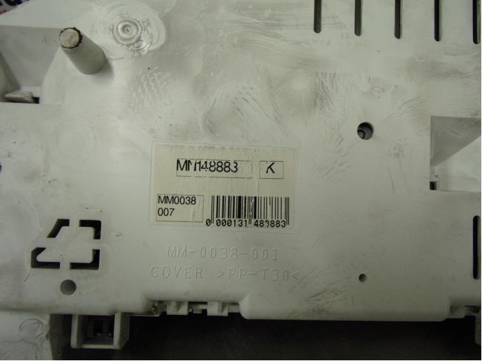Panel de instrumentación de un Mitsubishi Colt (Z2/Z3) 1.5 16V 2005
