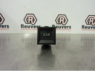 Używane Przelacznik ASR Volkswagen Transporter T5 1.9 TDi Cena € 10,00 Procedura marży oferowane przez Autorecycling Reuvers B.V.