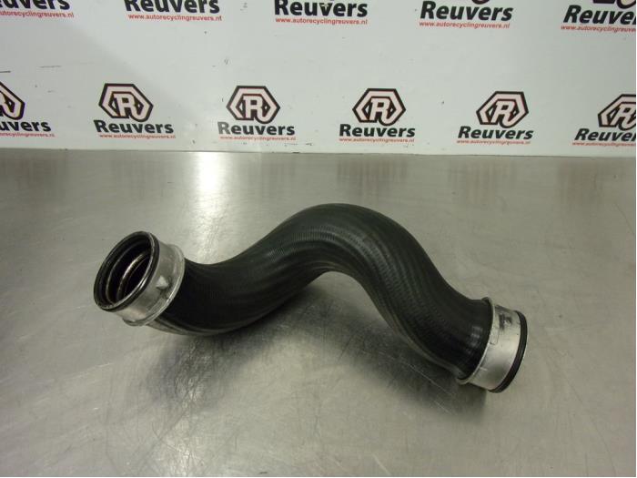 Gebrauchte Intercooler Schlauch Volkswagen Transporter T5 1.9 TDi Preis € 20,00 Margenregelung angeboten von Autorecycling Reuvers B.V.