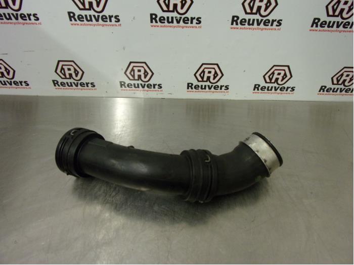 Gebrauchte Intercooler Rohr Volkswagen Transporter T5 1.9 TDi Preis € 25,00 Margenregelung angeboten von Autorecycling Reuvers B.V.