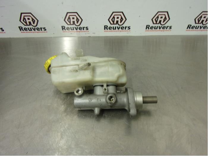 Used Master cylinder Volkswagen Transporter T5 1.9 TDi Price € 35,00 Margin scheme offered by Autorecycling Reuvers B.V.