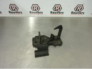 Used Hood lever Seat Altea XL (5P5) 1.9 TDI Price € 20,00 Margin scheme offered by Autorecycling Reuvers B.V.