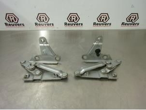 Used Bonnet Hinge Seat Altea XL (5P5) 1.9 TDI Price € 25,00 Margin scheme offered by Autorecycling Reuvers B.V.