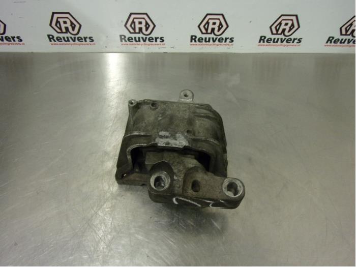 Usagé Support moteur Seat Altea XL (5P5) 1.9 TDI Prix € 25,00 Règlement à la marge proposé par Autorecycling Reuvers B.V.