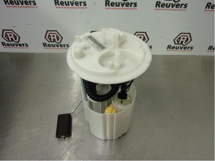 Electric fuel pump from a Opel Corsa D 1.4 16V Twinport 2008