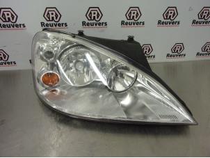 Used Headlight, right Ford Galaxy (WGR) 2.0 Price € 40,00 Margin scheme offered by Autorecycling Reuvers B.V.