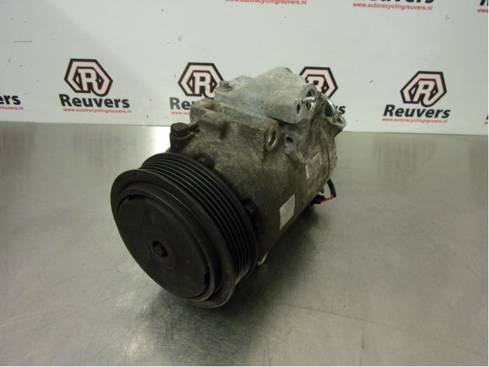 Air conditioning pump from a Seat Ibiza IV (6J5) 1.9 TDI 90 2009