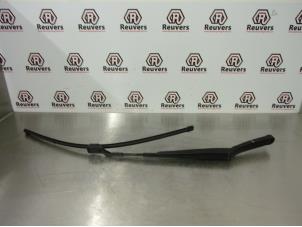 Used Front wiper arm Seat Ibiza IV (6J5) 1.9 TDI 90 Price € 10,00 Margin scheme offered by Autorecycling Reuvers B.V.