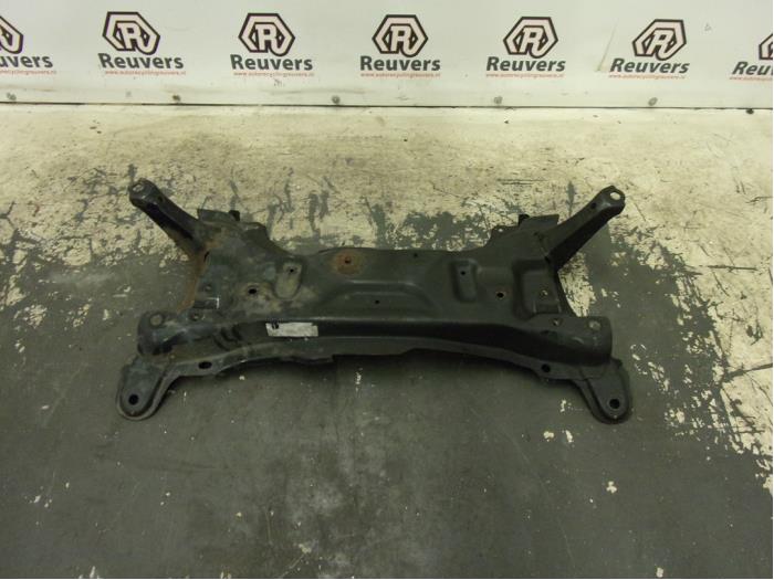 Usados Subchasis Toyota Yaris II (P9) 1.4 D-4D Precio € 60,00 Norma de margen ofrecido por Autorecycling Reuvers B.V.
