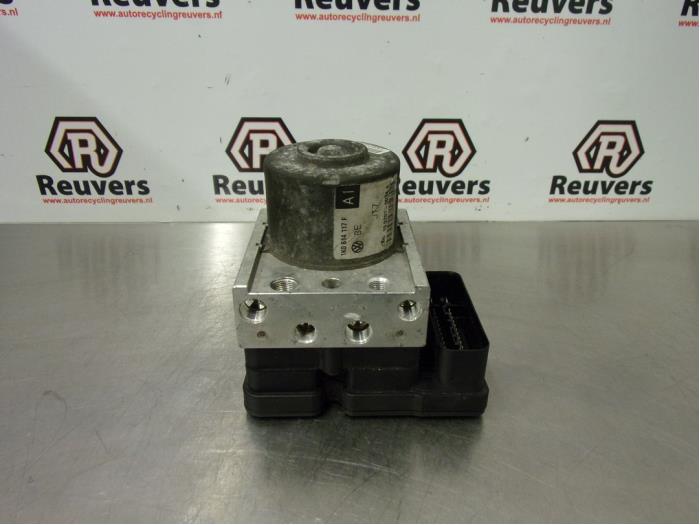 Used ABS pump Volkswagen Golf V (1K1) 1.9 TDI Price € 50,00 Margin scheme offered by Autorecycling Reuvers B.V.