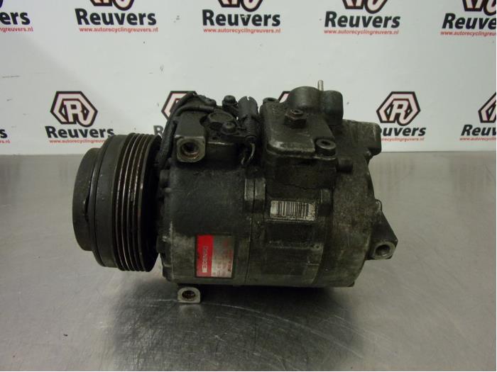 Air conditioning pump from a BMW 5 serie Touring (E39) 523i 24V 1998