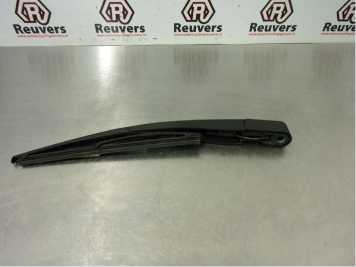 Rear wiper arm from a Opel Astra H GTC (L08) 1.4 16V Twinport 2005